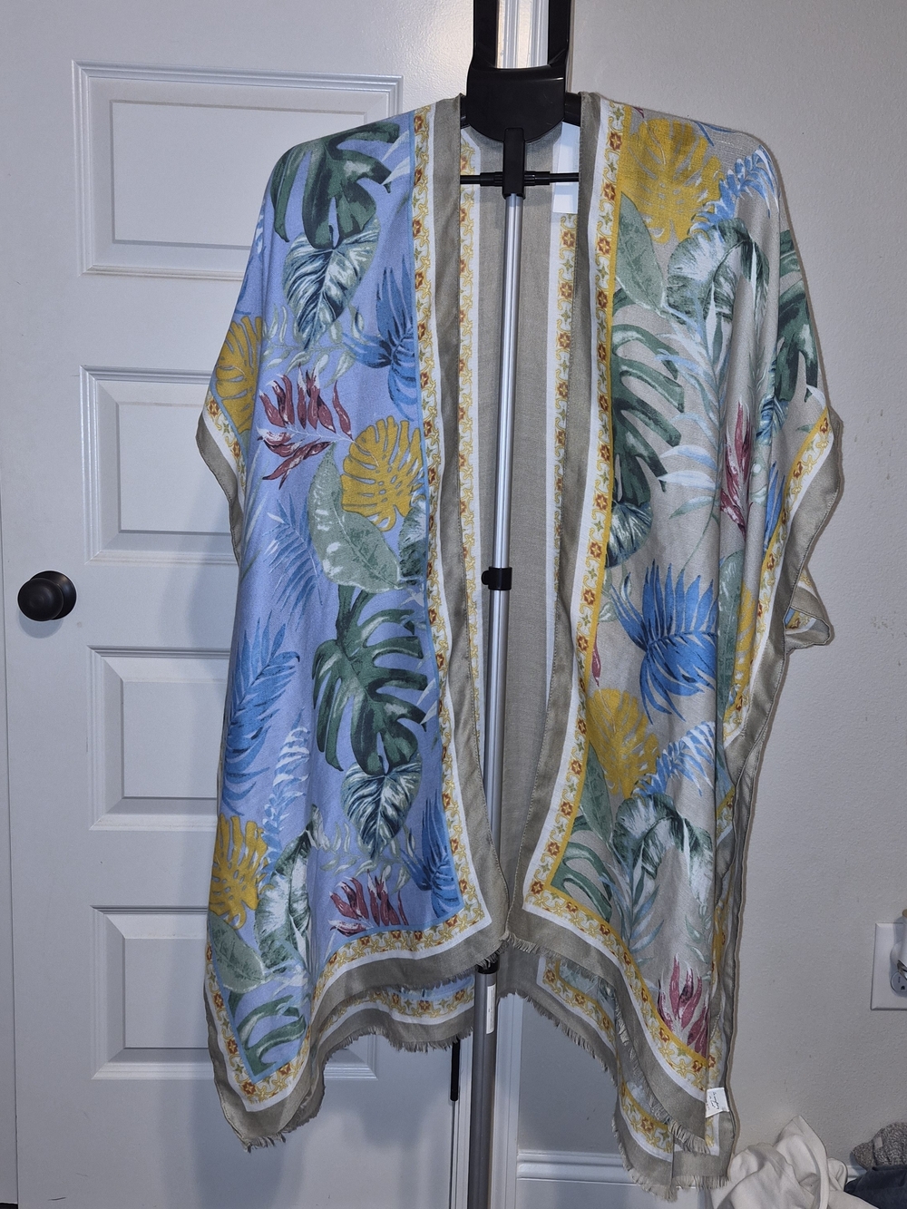 ​Do Everything in Love Tropical Palm Kimono Shawl Cardigan Cover-Up One Size NWT